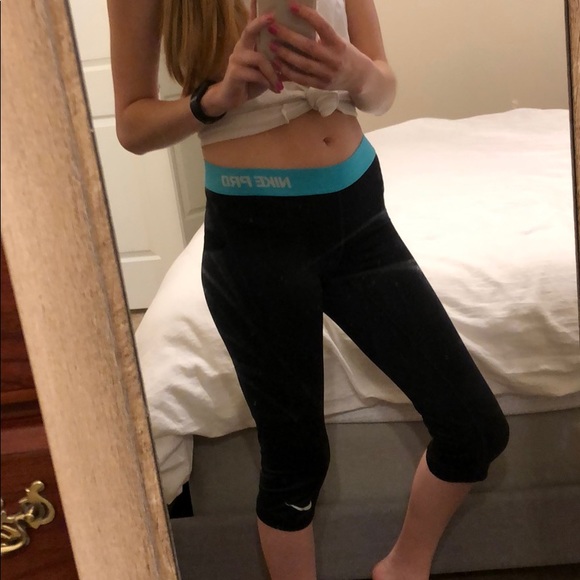Nike Pro Dri-Fit Capri Leggings - Picture 2 of 8